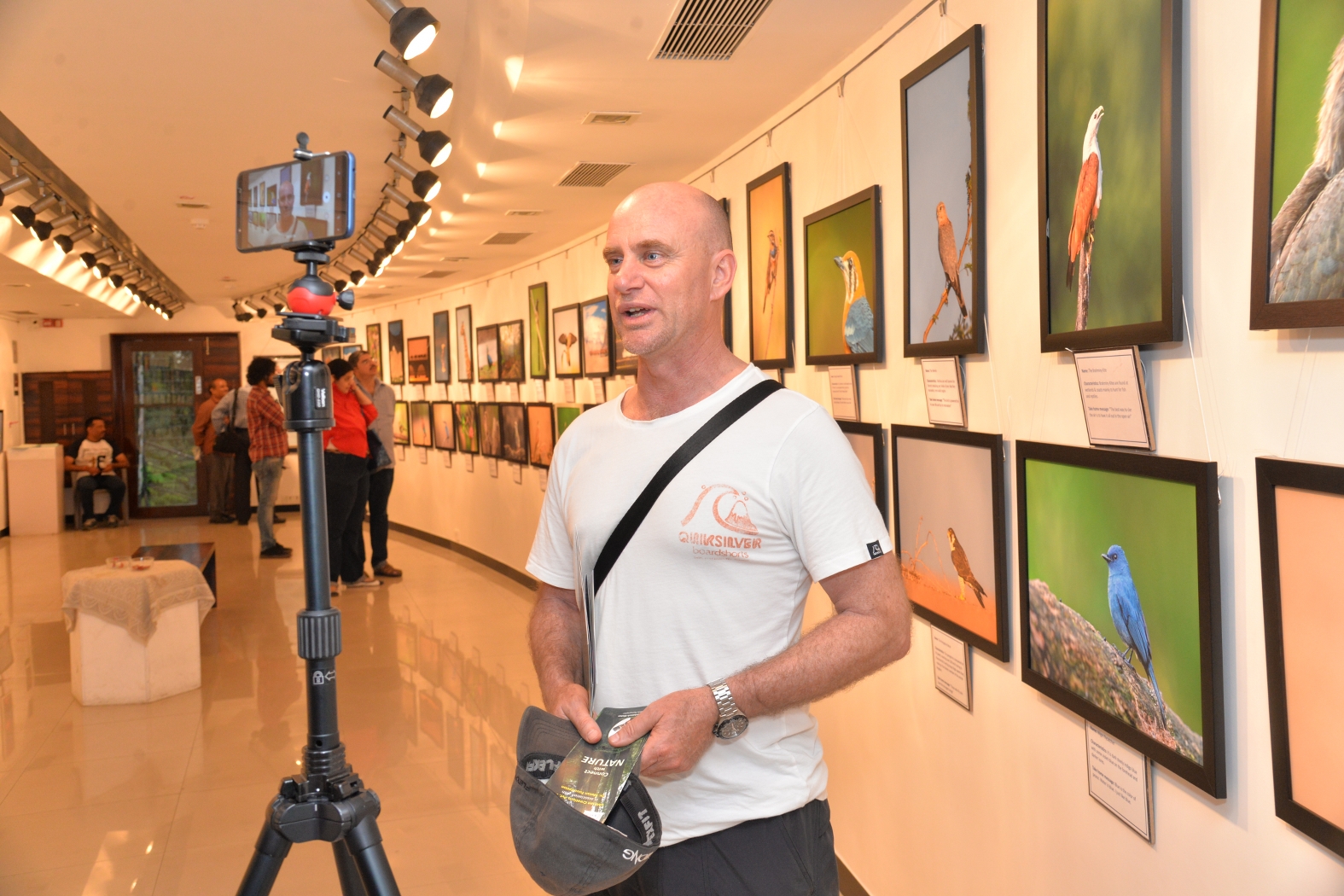 Exhibition at Jehangir Art Gallery Mumbai Dr Vyankatesh Metan T 1575x1050