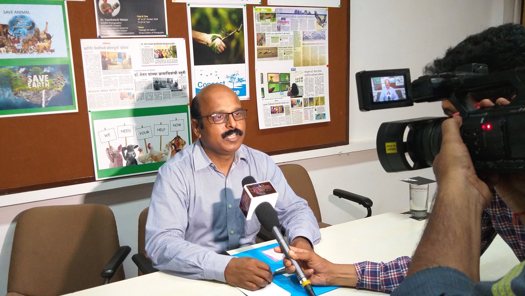 Exhibition at Jehangir Art Gallery Mumbai Dr Vyankatesh Metan Z4 1680x947