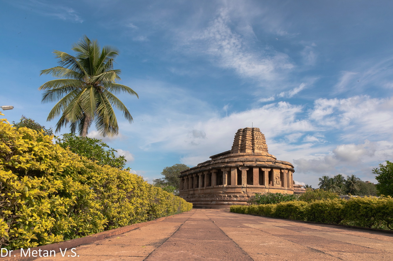 Aihole temple Dr Vyankatesh Metan Solapur K