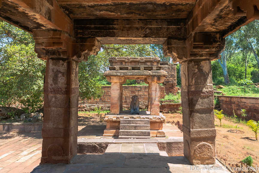 Nandi idol in front of Shri Mallikarjuna temple in Mahakuteshwara temples complex Mahakuta image by Dr Vyankatesh Metan from Solapur